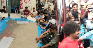 দেশে ফিরেই অনুশীলনে হামজা; টিকিটের দাবিতে সমর্থকদের আন্দোলন